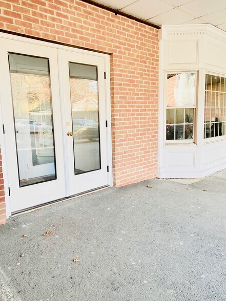 More Photos Of 406 E Putnam Ave, Cos Cob Office For Sale