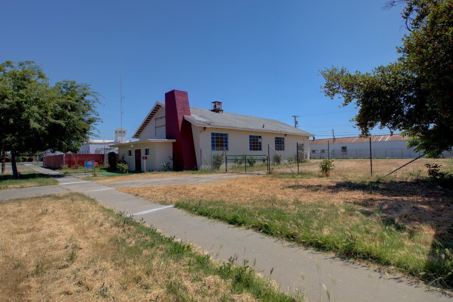 More Photos Of 332 W 8th St, Merced Religious Facility For Sale