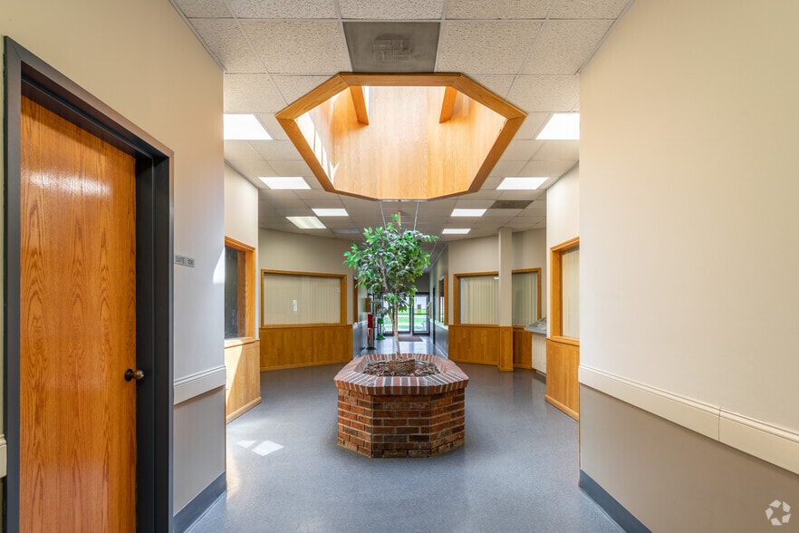 More Photos Of 488 Freedom Plains Rd, Poughkeepsie Medical For Lease