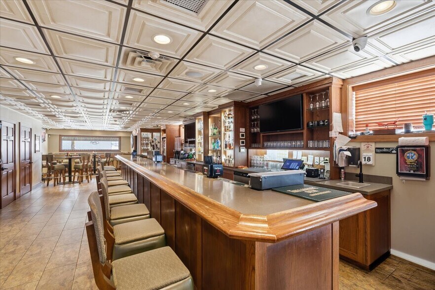 More Photos Of 318 New York Ave, Rochester Sports And Entertainment For Sale