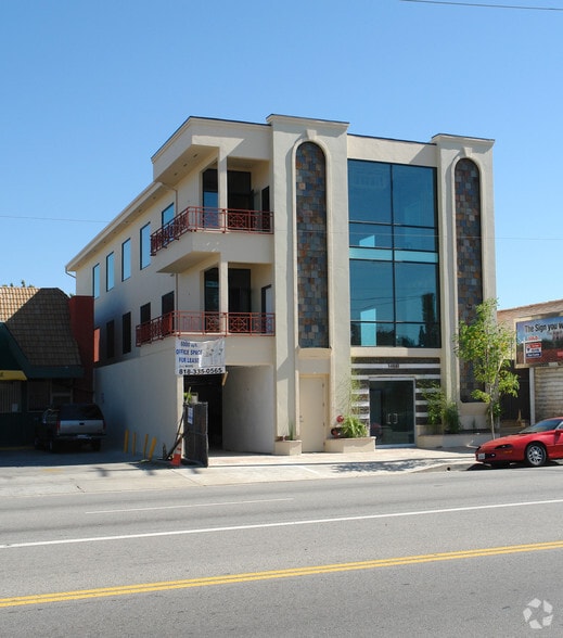 More Photos Of 14051 Burbank Blvd, Van Nuys Office For Lease