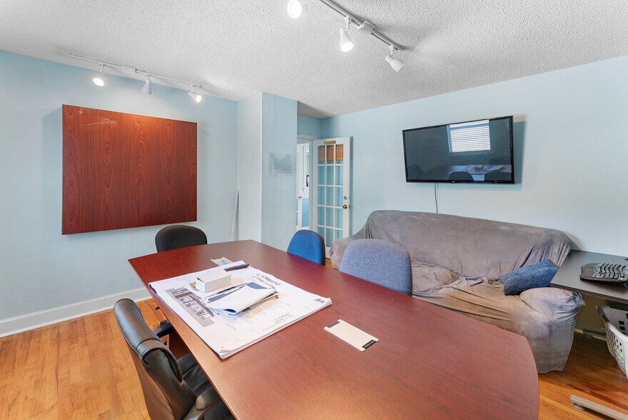 More Photos Of 202 E General Stewart Hwy, Hinesville Office For Sale