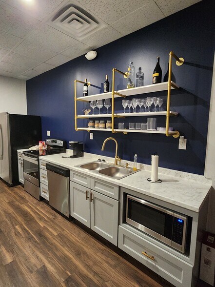 More Photos Of 124 Gillespie St, Fayetteville Office Residential For Lease