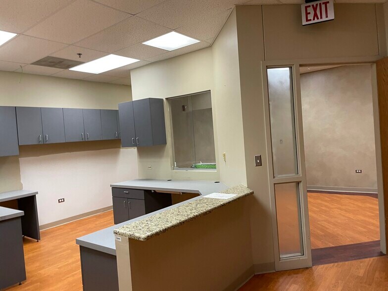More Photos Of 3703 Doty Rd, Woodstock Medical For Lease