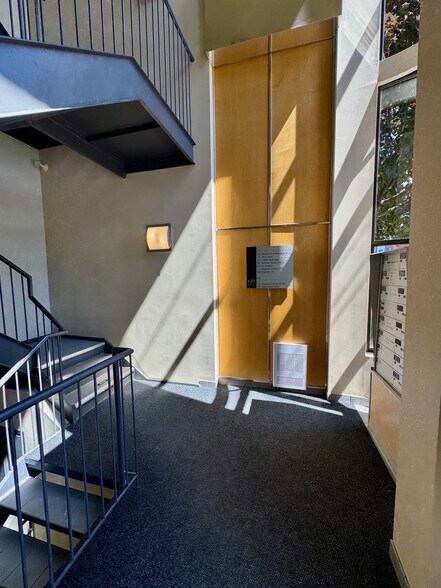 More Photos Of 1085 Ch Du Côteau-Rouge, Longueuil Office For Lease