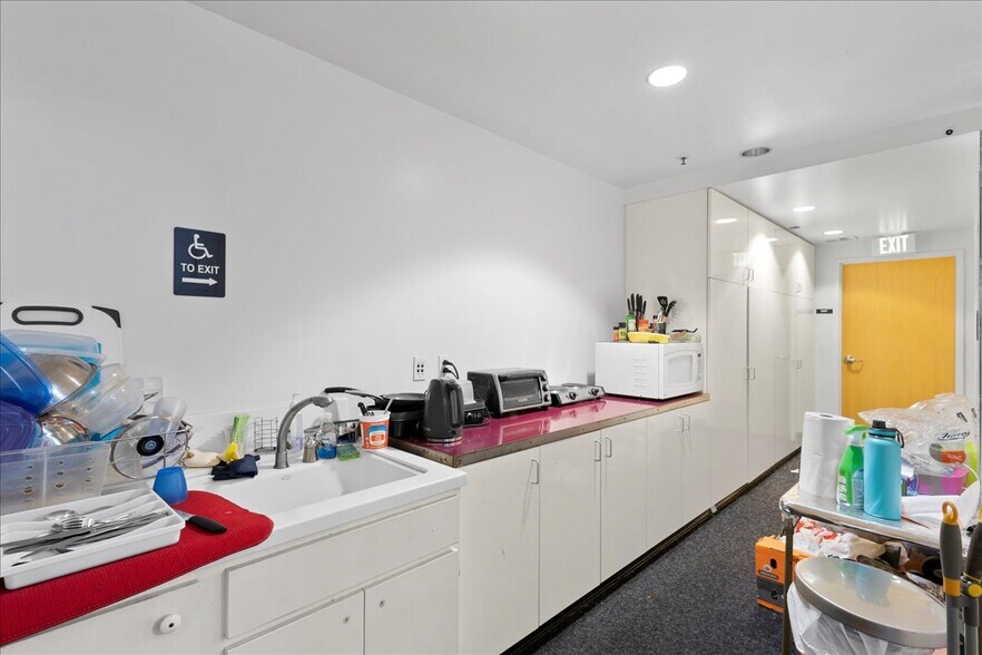 More Photos Of 482 W MacArthur Blvd, Oakland Medical For Sale