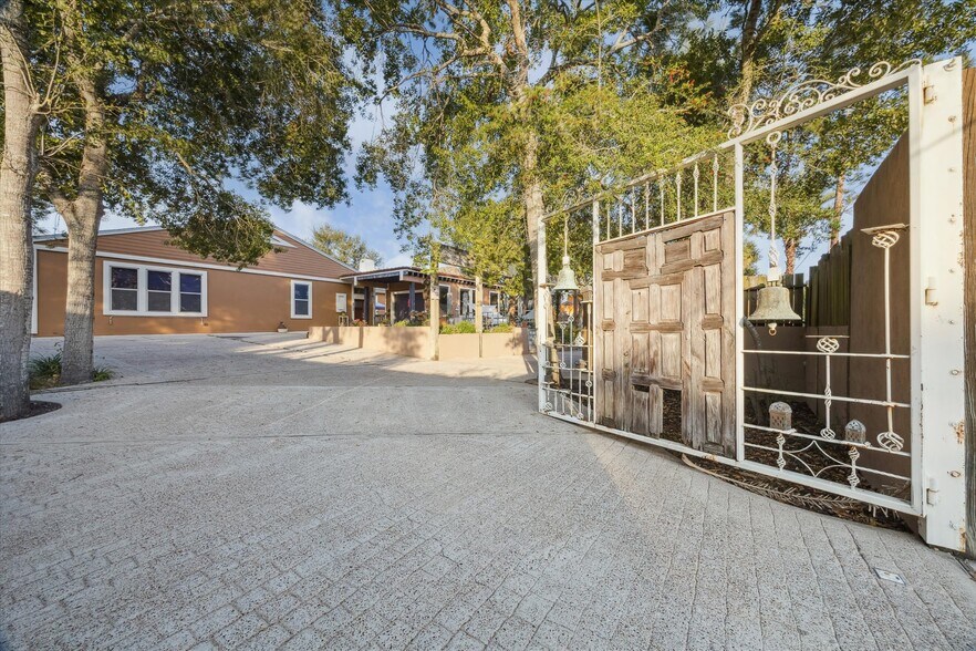 More Photos Of 614 Pine Gully Rd, Seabrook Apartments For Sale