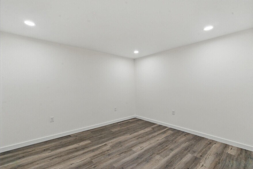 More Photos Of 120 W Scenic Trl, Weatherford Warehouse For Lease