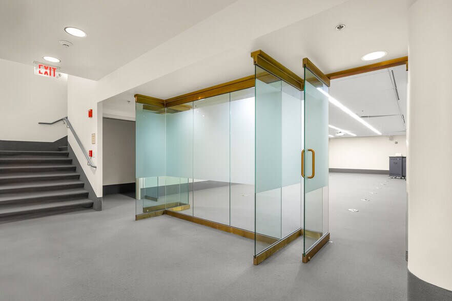 More Photos Of 301 Washington St, Columbus Office For Lease