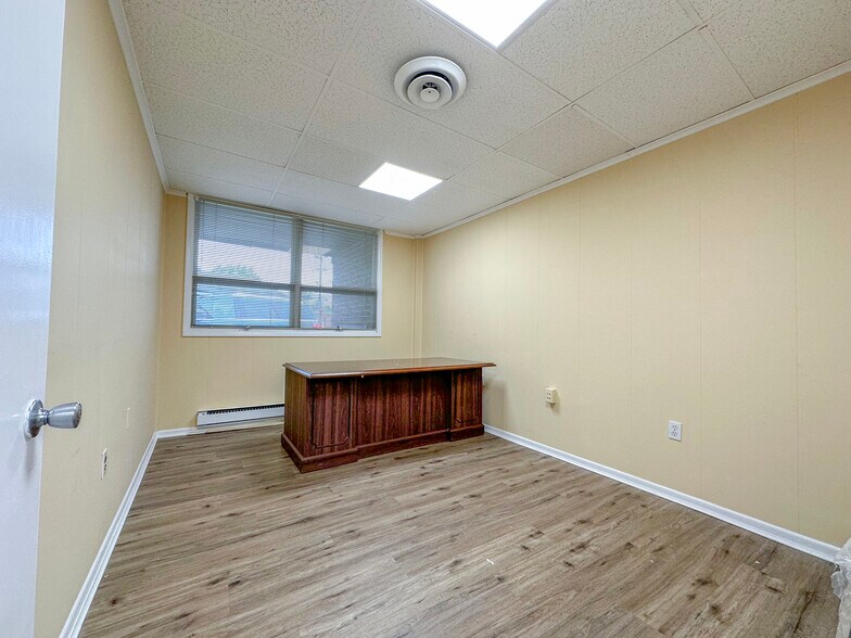 More Photos Of 1300 Industrial Blvd, Southampton Light Distribution For Lease