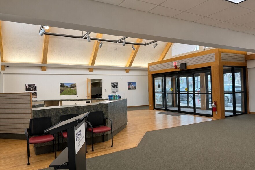 More Photos Of 300 Ferry Blvd, Stratford Freestanding For Lease