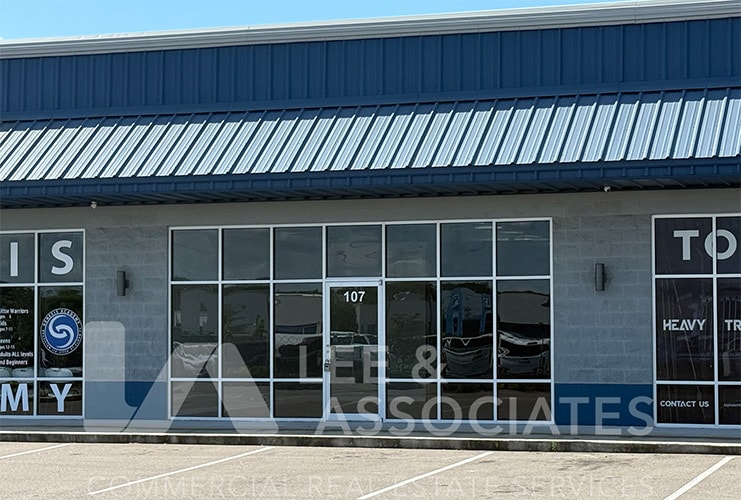 More Photos Of 1001 Exchange Pl, Saint Cloud Showroom For Lease