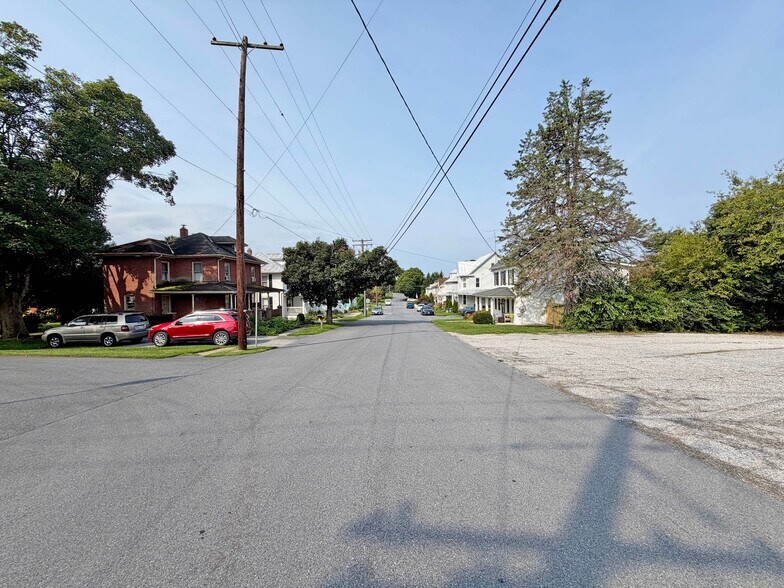 More Photos Of 4030 Gill Ave, Hampstead Research And Development For Sale