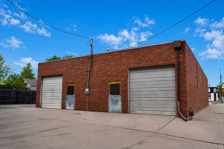 More Photos Of 90 Knox Ct, Denver General Retail For Lease