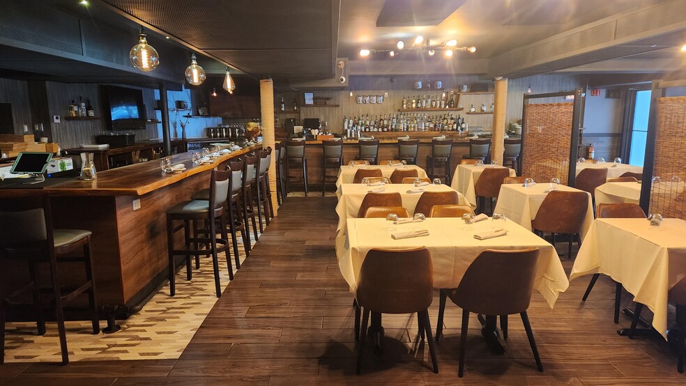 More Photos Of 16-18 W Putnam Ave, Greenwich General Retail For Lease