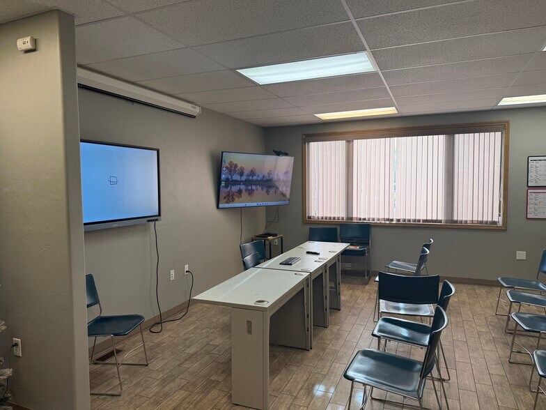 More Photos Of 2990 N Townsend Ave, Montrose Light Distribution For Sale