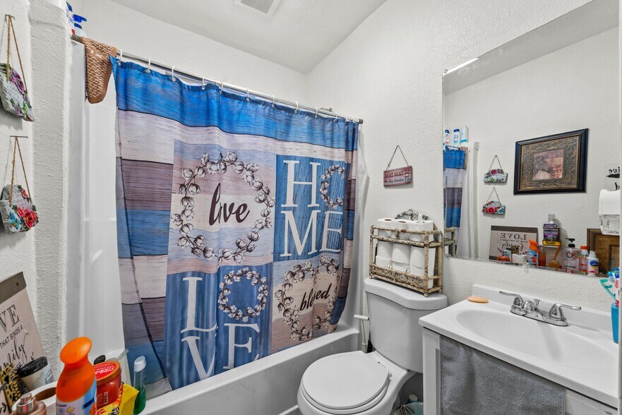 More Photos Of 1323 E Adams Blvd, Los Angeles Apartments For Sale