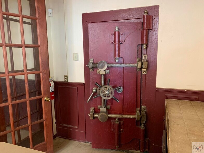 More Photos Of 109 E Hiram St, Atlanta Storefront For Sale