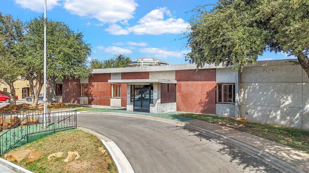 More Photos Of 201 E Illinois Ave, Midland Office For Sale