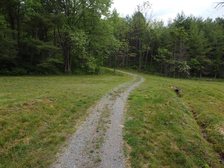 More Photos Of 6421 Highway 91 N, Laurel Bloomery Warehouse For Sale