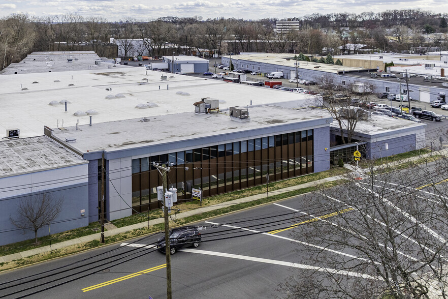 Primary Photo Of 465 Mola Blvd, Elmwood Park Warehouse For Lease