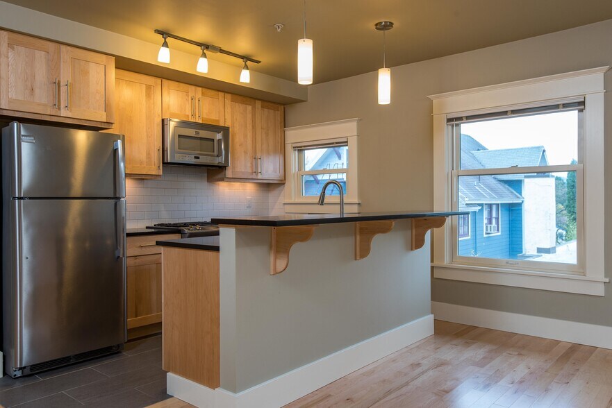 More Photos Of 2520 SE Madison St, Portland Apartments For Sale