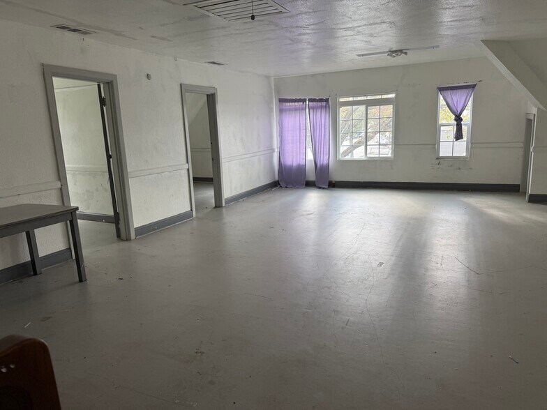 More Photos Of 315 N Sierra Nevada St, Stockton Religious Facility For Lease