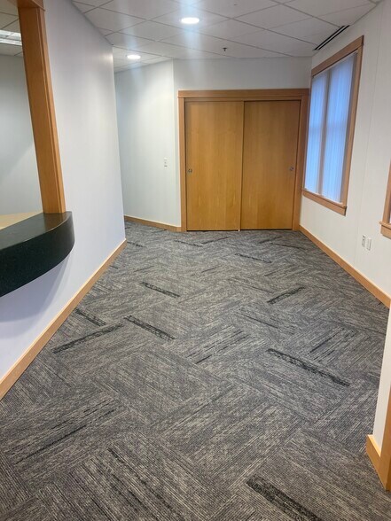 More Photos Of 342 5th Ave N, Bayport Office For Lease