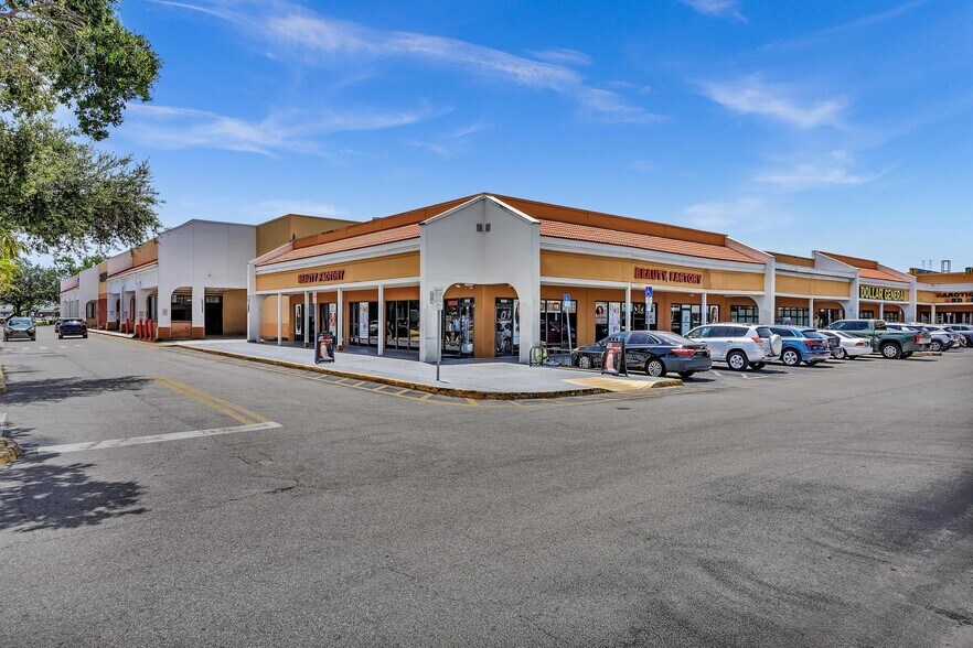 More Photos Of 8030-8384 N Pines Blvd, Pembroke Pines General Retail For Lease