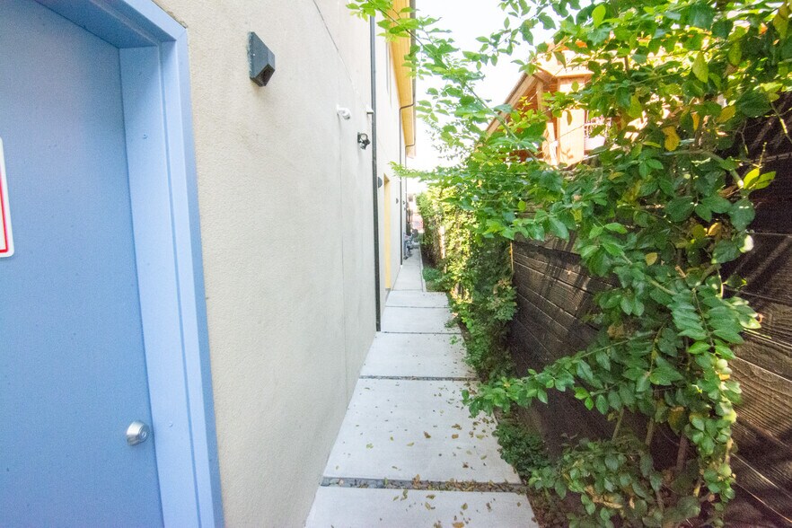 More Photos Of 2006 S Corning St, Los Angeles Apartments For Sale