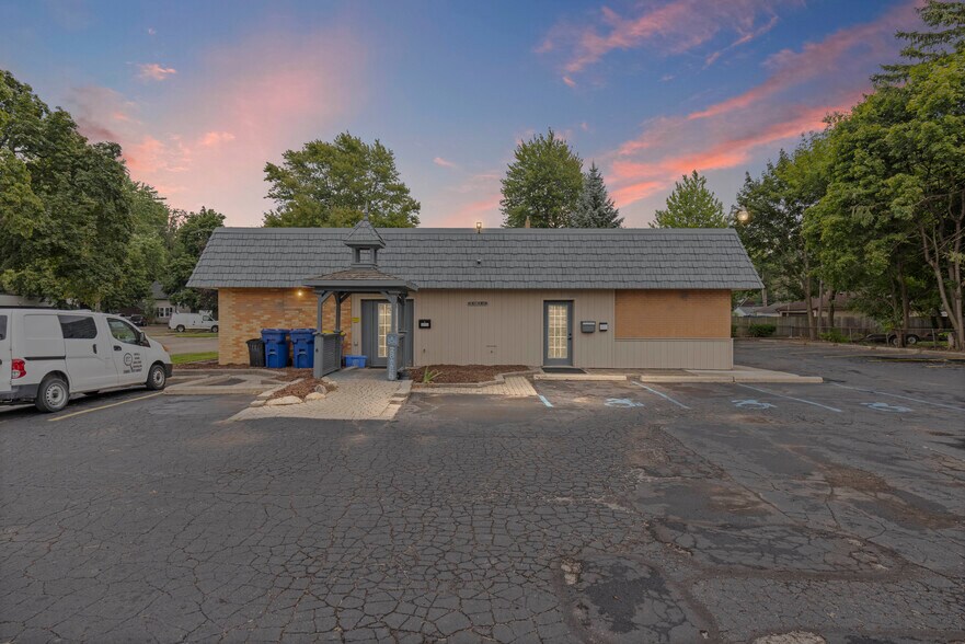 Primary Photo Of 230 North Ave, Mount Clemens Office For Sale