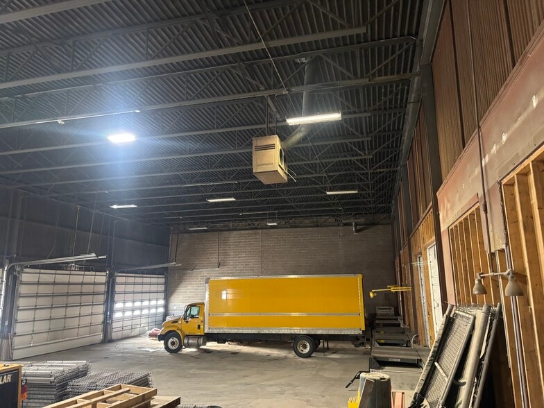 More Photos Of 1715 Dixie Rd, Neenah Industrial For Lease