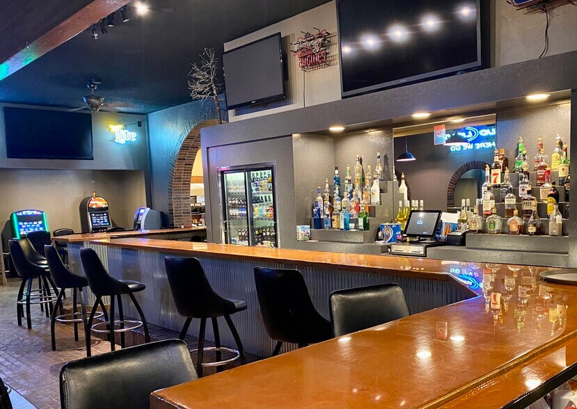 More Photos Of 239 Main St, Shelby Bar For Sale