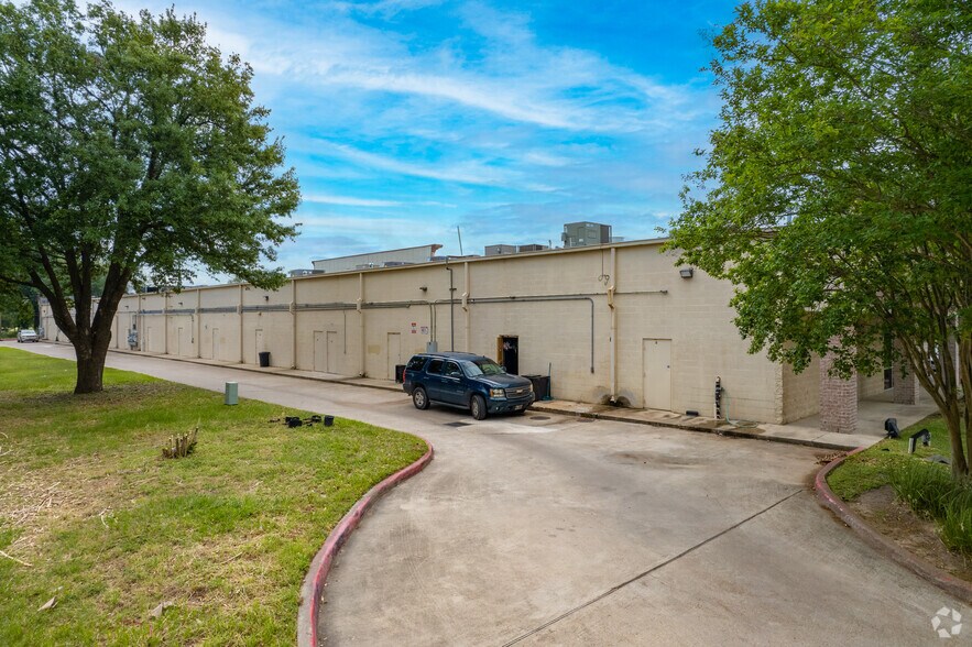 More Photos Of 10130 Grant Rd, Houston Unknown For Lease