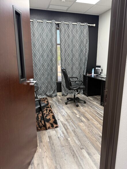 More Photos Of 1315 Chisholm Trail Pky, Duncan Medical For Sale