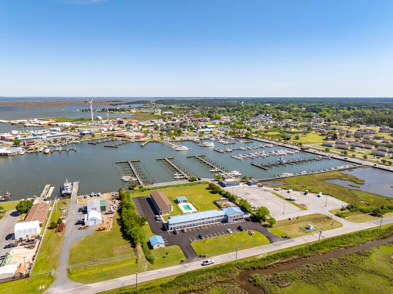 More Photos Of 700 Norris Harbor Dr, Crisfield Hotel For Sale