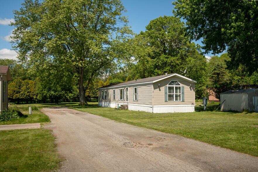 More Photos Of 3472 Sharon Rd, West Middlesex Manufactured Housing Mobile Home Park For Sale