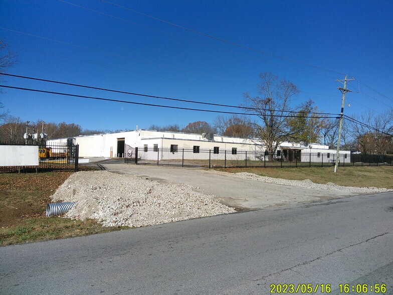 Primary Photo Of 1100 County Farm Rd, Cassville Warehouse For Lease