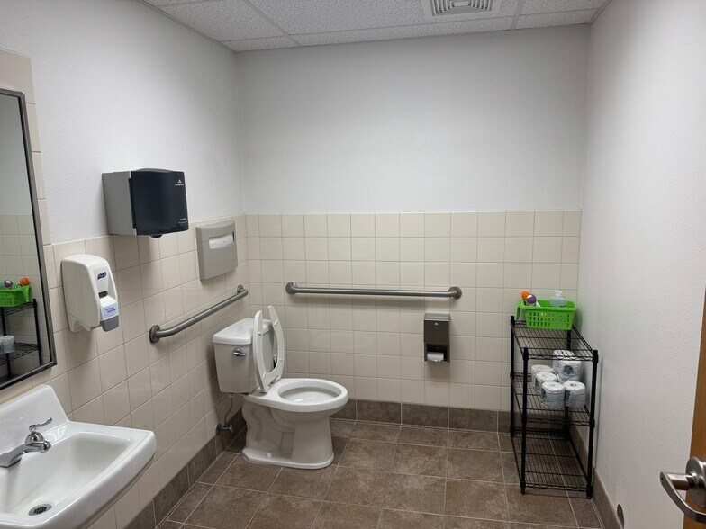 More Photos Of 115 E Flaming Gorge Way, Green River Office For Sale