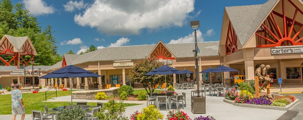 More Photos Of 278 Shoppes on the Parkway Rd, Blowing Rock Unknown For Lease