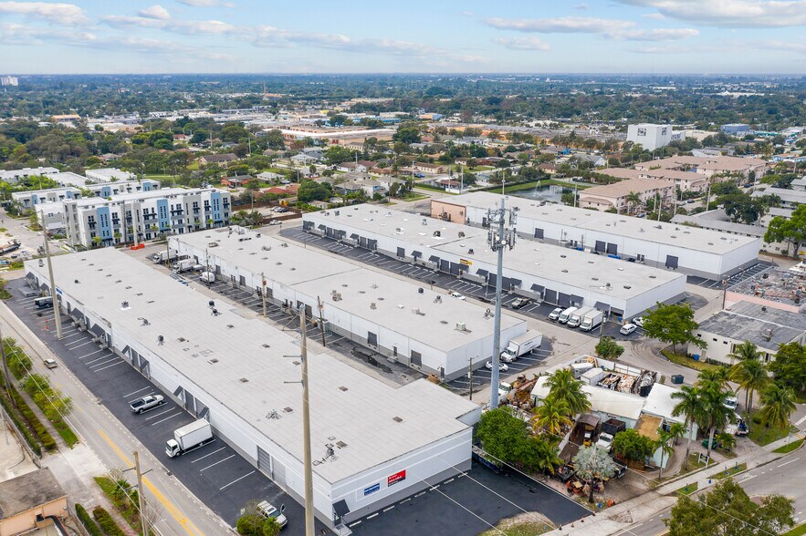 More Photos Of 3600 NE 4th Ave, Oakland Park Unknown For Lease