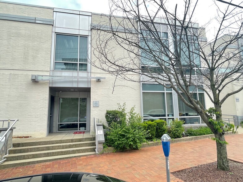 More Photos Of 804 Pershing Dr, Silver Spring Medical For Sale