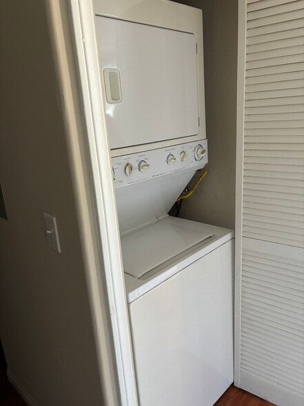 More Photos Of 2000 Argyle Ave, Los Angeles Multifamily For Sale