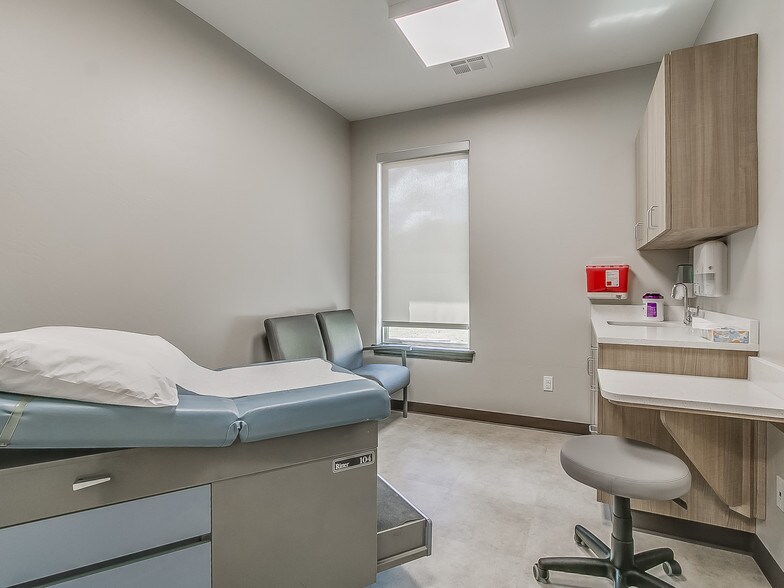 More Photos Of 608 Liberty Ln, Edmond Healthcare For Lease