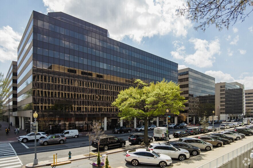 More Photos Of 400 C St SW, Washington Office For Lease