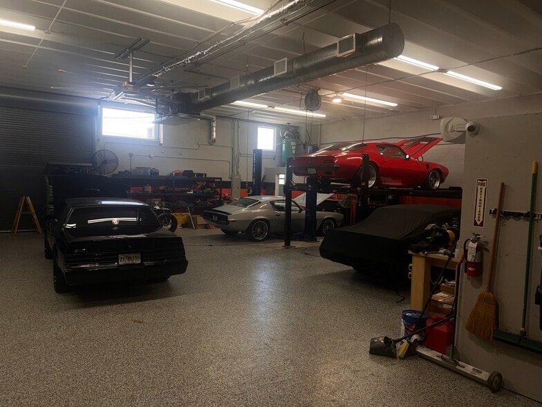 More Photos Of 181 NE 32nd Ct, Oakland Park Warehouse For Sale