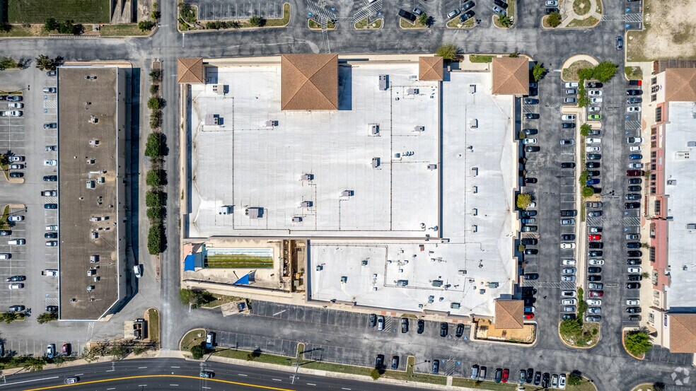 More Photos Of 21044 N US-281 Hwy, San Antonio Unknown For Lease