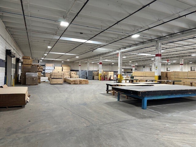 More Photos Of 1300 Old Stage Rd, Simpsonville Warehouse For Lease