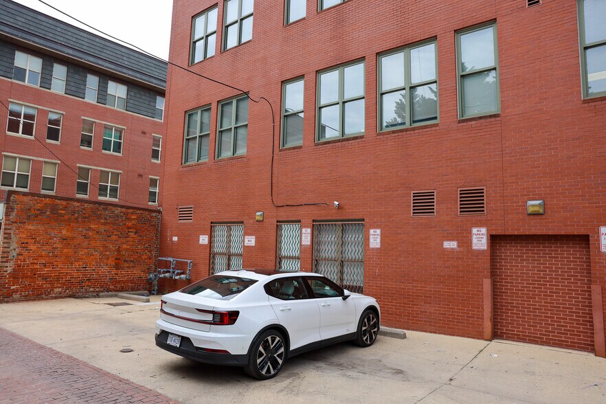 More Photos Of 228 7th St SE, Washington Office For Sale