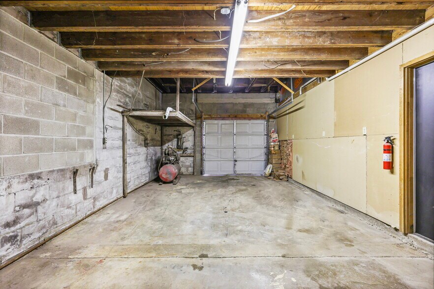 More Photos Of 11 Brierton Ln, Crystal City Office For Sale